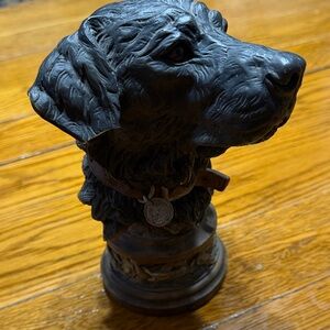 MCSI resin dog statue.  Dated 2005.  Chip on ear.